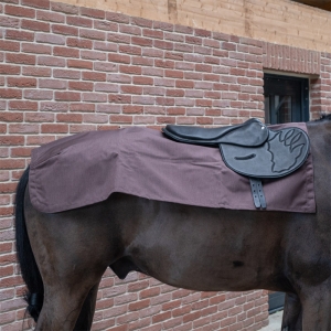 Ce couvre reins en Cordura imperméable est doublé...